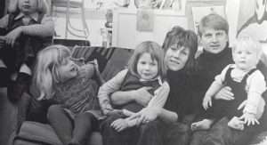 鲍里斯约翰逊的狗  鲍里斯约翰逊年轻 ***-警犬训练器材厂家 _警犬训练用品_工作犬训练用品-南京开久警犬装备