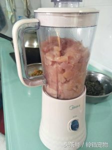 怎么 *** 狗粮？狗粮是用什么做的-警犬训练器材厂家 _警犬训练用品_工作犬训练用品-南京开久警犬装备